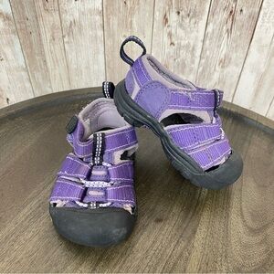 Keen Newport H2 Waterproof Sandals Size 4